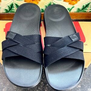FitFlop IQUSHION multi strap slide size 8 
New w/Box
